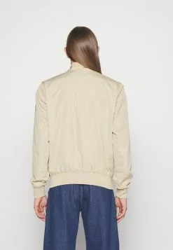 J.LINDEBERGDEREK JACKET - Tunn Jacka - Safari Beige 10 J.LINDEBERGDEREK JACKET - Tunn Jacka - Safari Beige -J.Lindeberg Affär d5222727188247ea866e1ebea5ce6c35