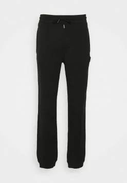 J.LINDEBERGTHROW PATCH PANTS - Träningsbyxor - Black 12 J.LINDEBERGTHROW PATCH PANTS - Träningsbyxor - Black -J.Lindeberg Affär e09bf2c7587f41128b3ed940ceef1cf5