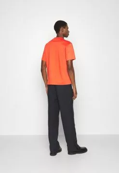 J.LINDEBERGSANTO TIGER MOTH PANTS - Tygbyxor - Navy 10 J.LINDEBERGSANTO TIGER MOTH PANTS - Tygbyxor - Navy -J.Lindeberg Affär e41632e7d0b842ffa58414cc7b169c05