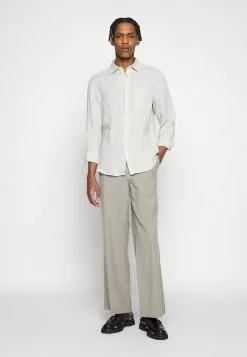 J.LINDEBERGSkjorta - Safari Beige 9 J.LINDEBERGSkjorta - Safari Beige -J.Lindeberg Affär e61b318fe98f4428b0423f6359f50669