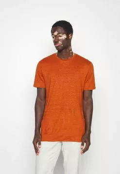 J.LINDEBERGCOMA TEE - T-shirt - Bas - Bombay Brown 9 J.LINDEBERGCOMA TEE - T-shirt - Bas - Bombay Brown -J.Lindeberg Affär e80861099c2e40eaabaf4ce70c0fa801