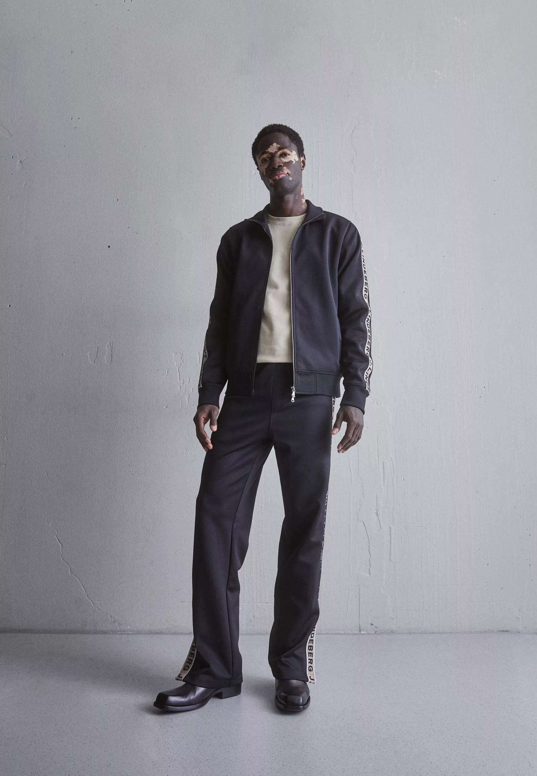 J.LINDEBERGTRAVIS TRACK JACKET - Tröja Med Dragkedja - Black 2 J.LINDEBERGTRAVIS TRACK JACKET - Tröja Med Dragkedja - Black - Bild 2