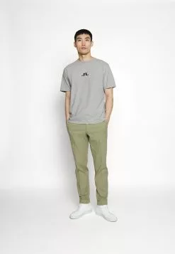 J.LINDEBERGDARCY LOGO TEE - T-shirt Med Print - Light Grey Melange 11 J.LINDEBERGDARCY LOGO TEE - T-shirt Med Print - Light Grey Melange -J.Lindeberg Affär ef5bcaebd24d4786999cb7b2d4db17fb