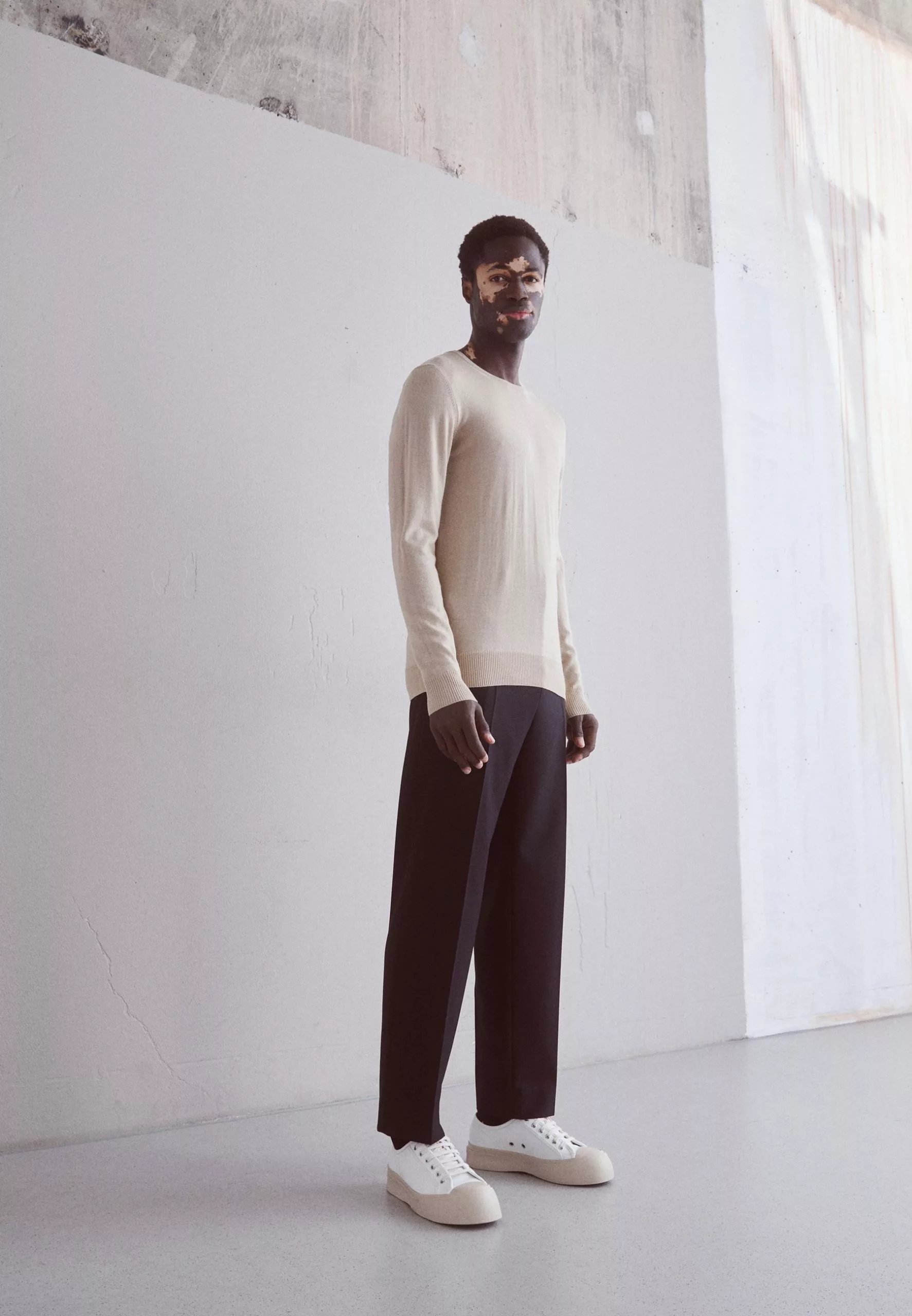 J.LINDEBERGLYLE LIGHT CREW NECK - Stickad Tröja - Safari Beige 2 J.LINDEBERGLYLE LIGHT CREW NECK - Stickad Tröja - Safari Beige - Bild 2