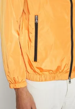 J.LINDEBERGTRACE SOLID JACKET - Tunn Jacka - Russet Orange 17 J.LINDEBERGTRACE SOLID JACKET - Tunn Jacka - Russet Orange -J.Lindeberg Affär f7d1a86ce7894858b63b4f612c471518